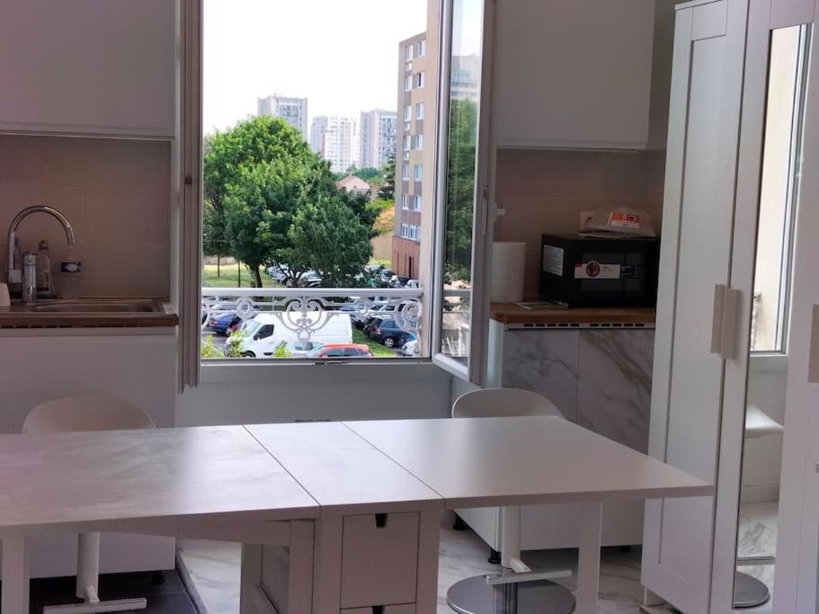 Paris Tourist Apartment, France Stains Kültér fotó