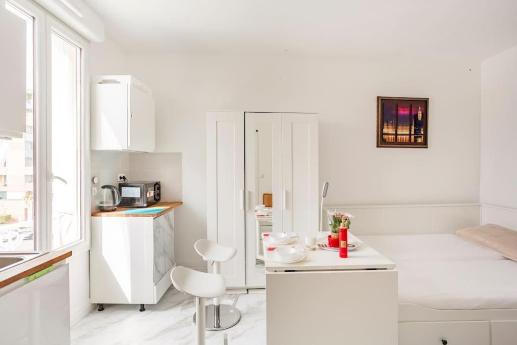 Paris Tourist Apartment, France Stains Kültér fotó